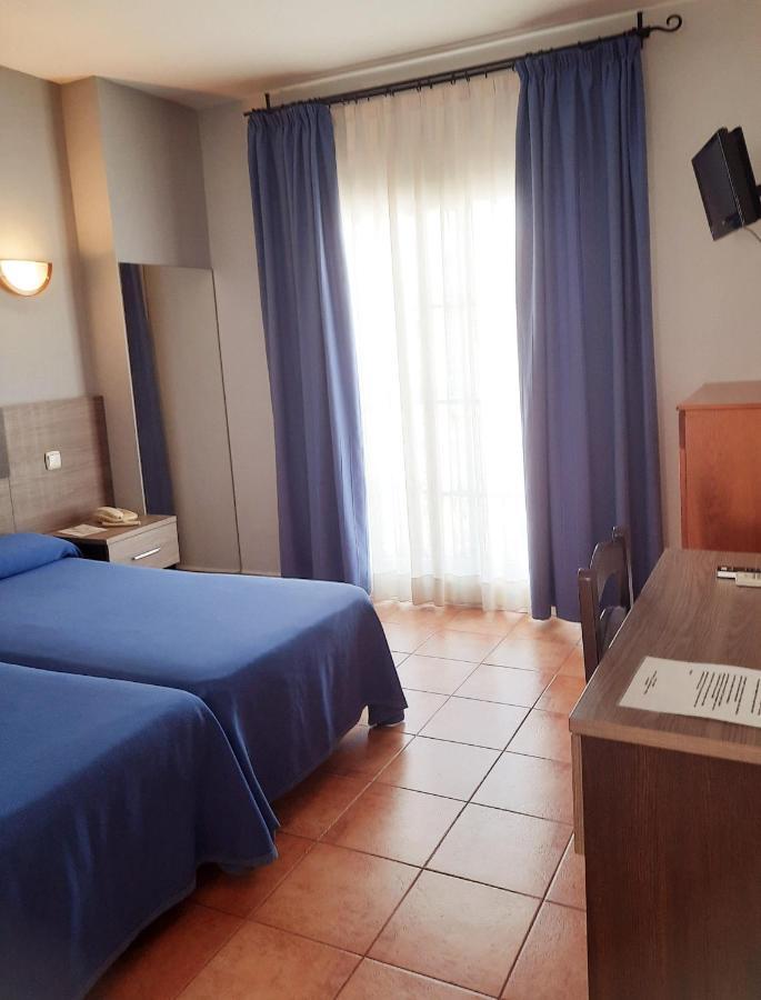 Hostal La Colonia マルベーリャ エクステリア 写真