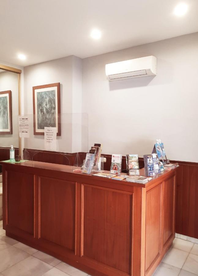 Hostal La Colonia マルベーリャ エクステリア 写真
